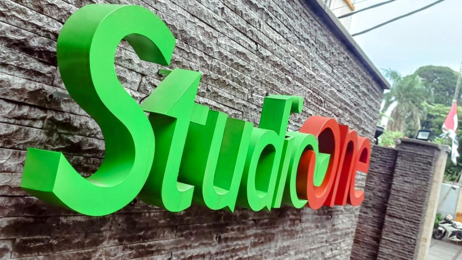 Studio One Thamrin Hotel Jakarta Exterior foto