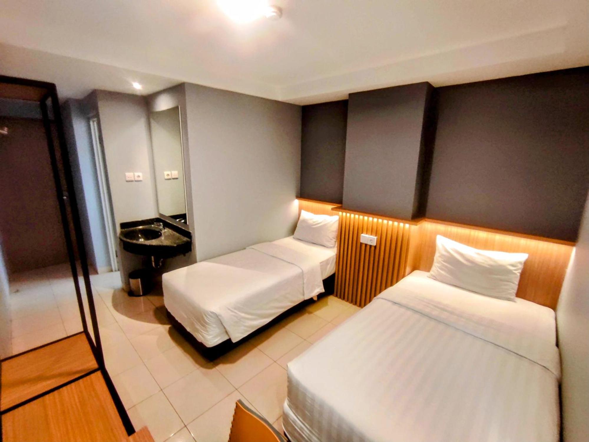 Studio One Thamrin Hotel Jakarta Exterior foto