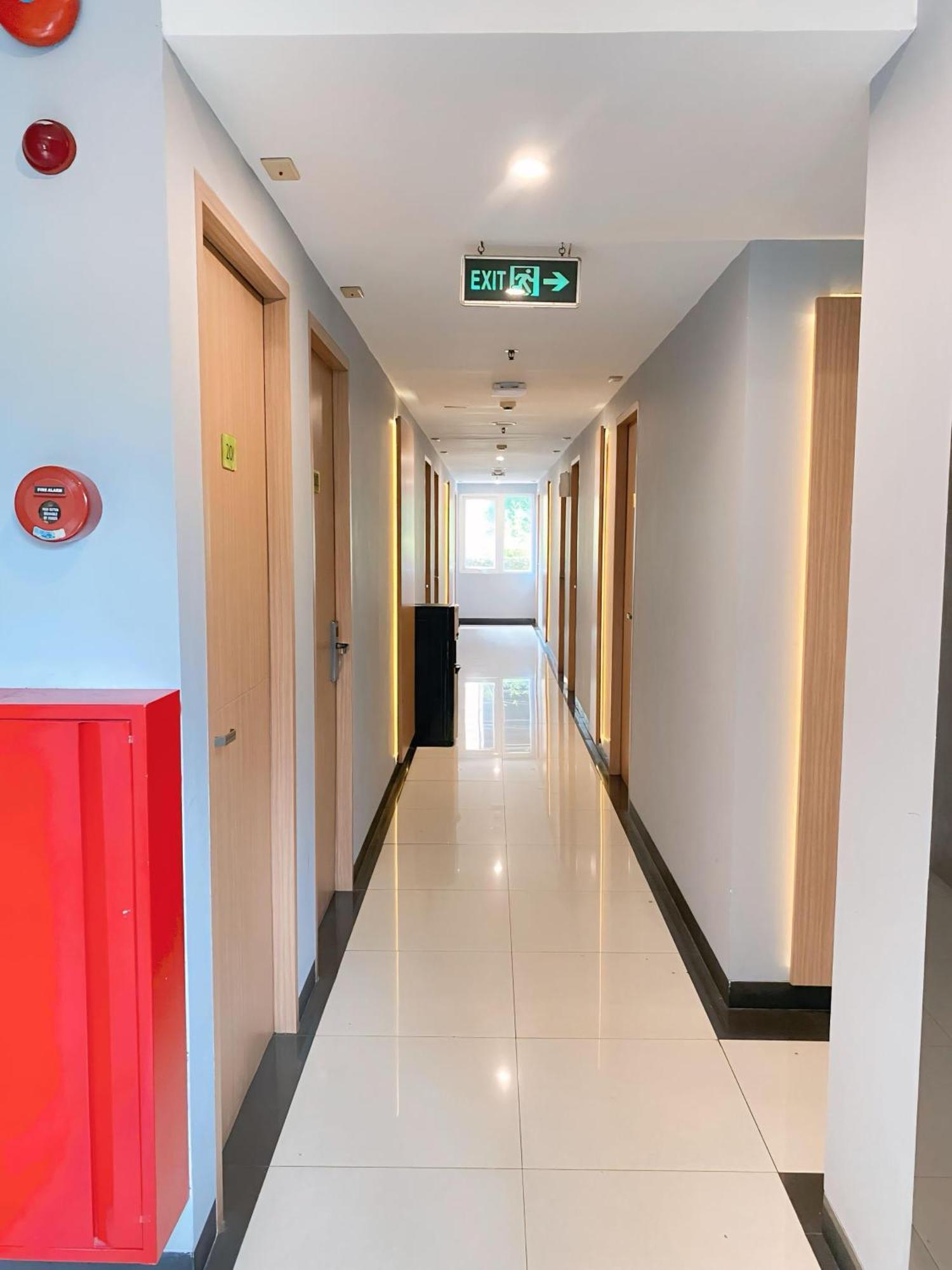 Studio One Thamrin Hotel Jakarta Exterior foto