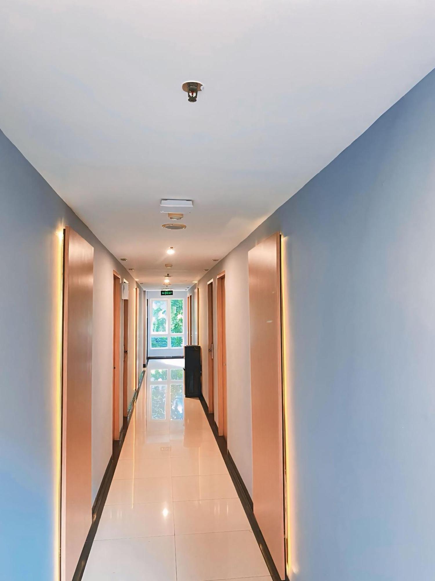 Studio One Thamrin Hotel Jakarta Exterior foto