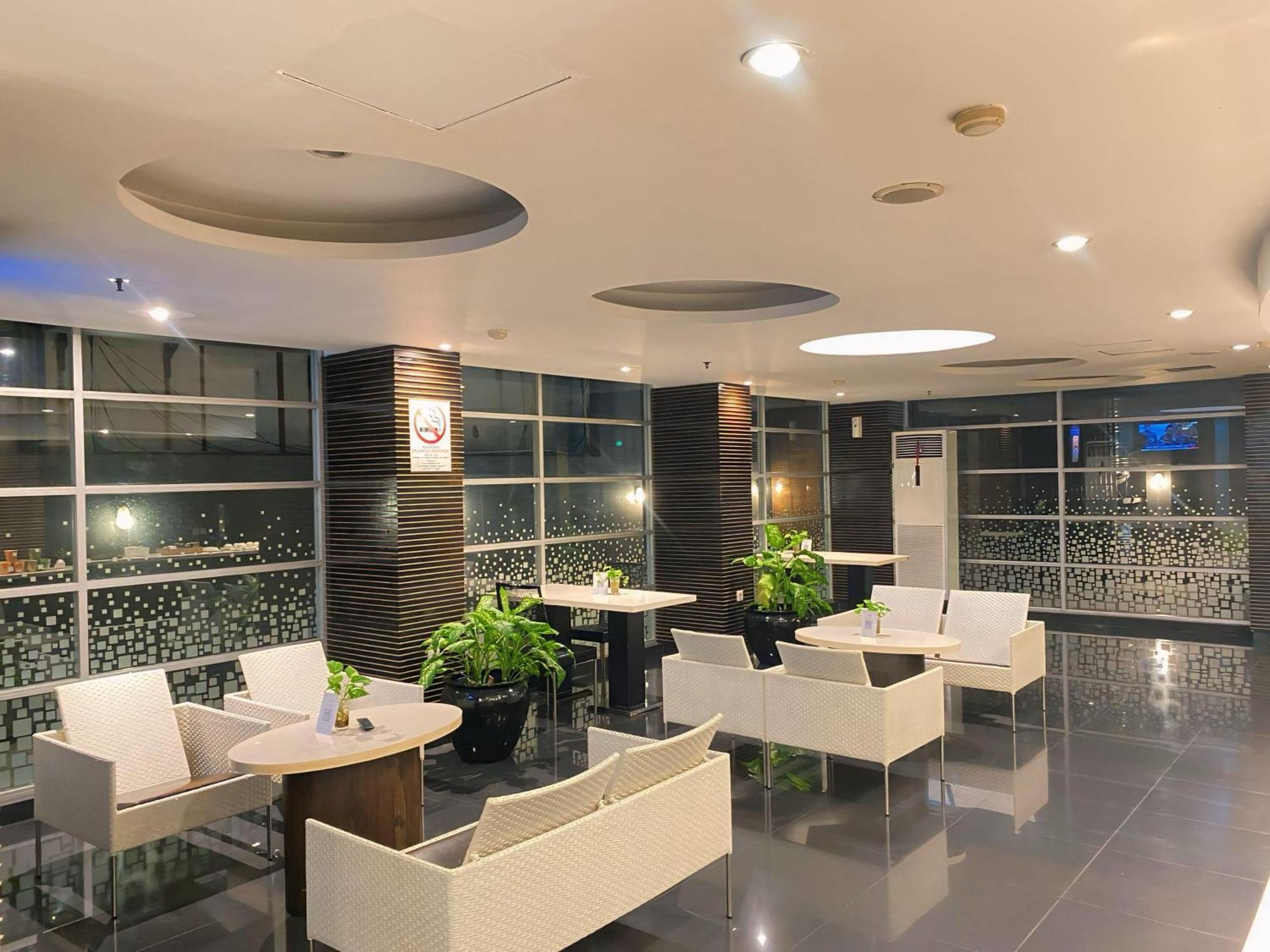 Studio One Thamrin Hotel Jakarta Exterior foto