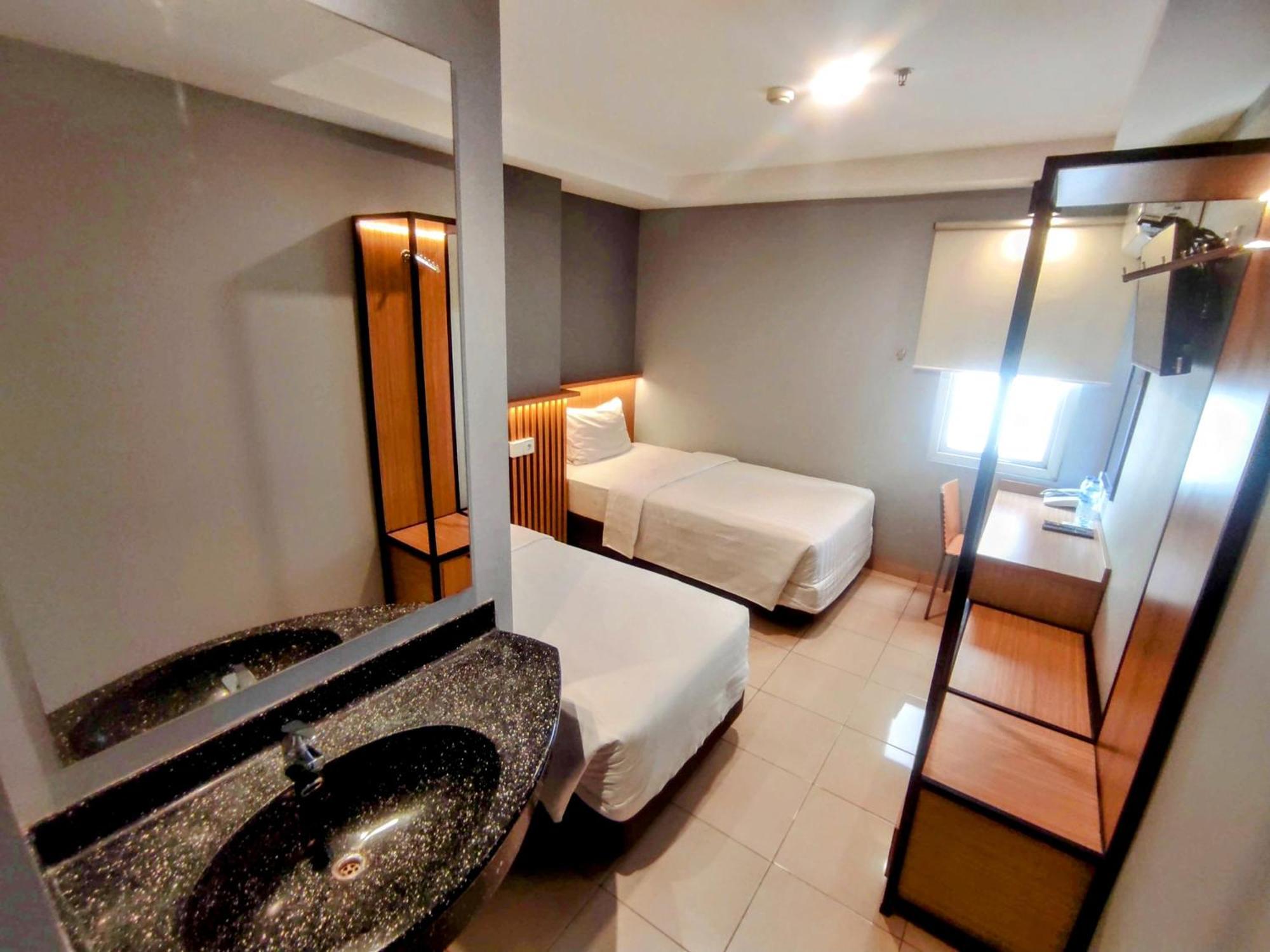 Studio One Thamrin Hotel Jakarta Exterior foto
