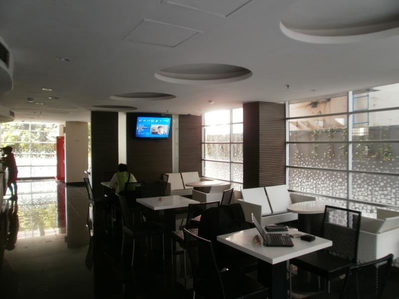 Studio One Thamrin Hotel Jakarta Exterior foto